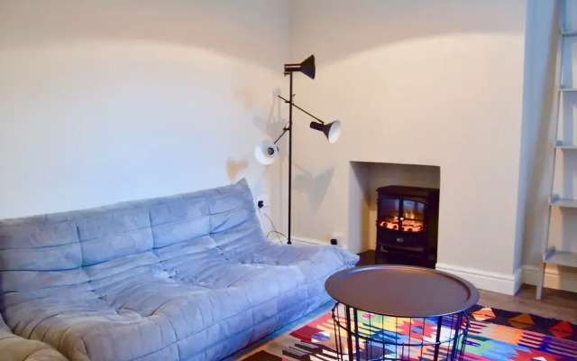 Spacious 1 Bedroom Flat With Garden