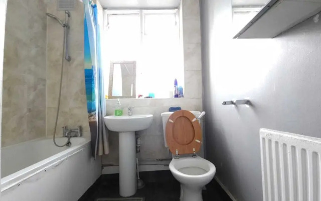 London Edgware Station Apartment