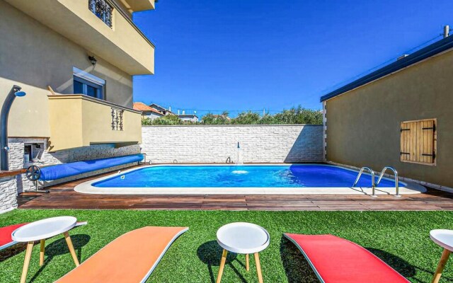Amazing Home in Zadar with Hot Tub, Sauna & WiFi