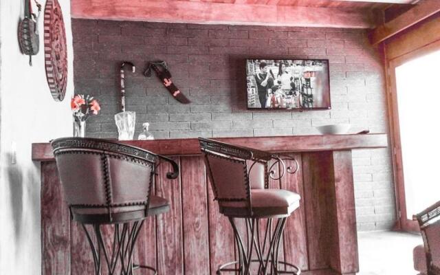 Beautiful Cabin Downtown Tapalpa Oven Mud Barbecue Grill 4 Room 12 ppl TV Wifi