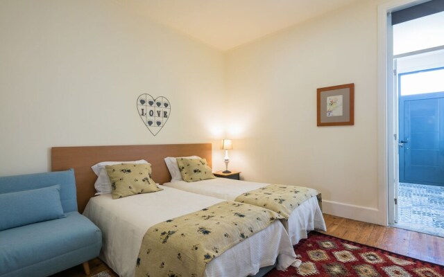 Apartamento A Francos Artist Painting 1