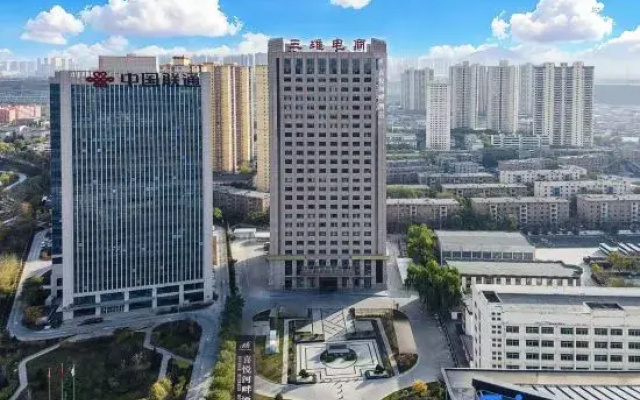 Joyful Riverside Hotel