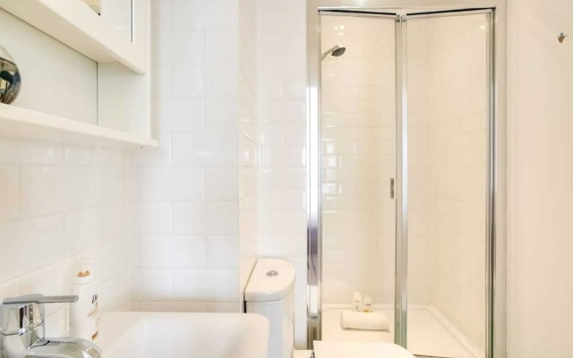 Guestready - 2-bdr Apartment With Balcony by The Thames