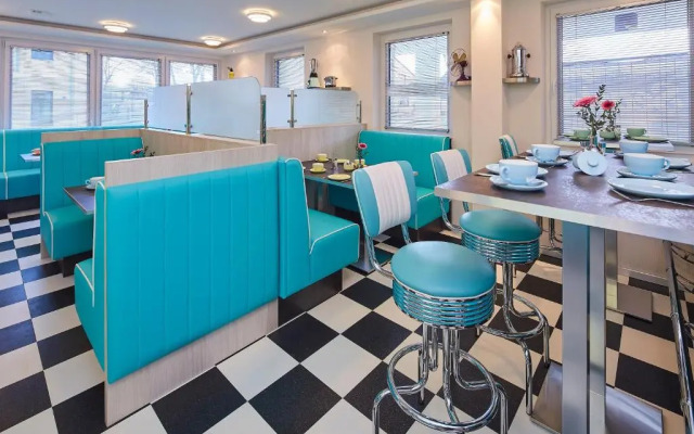 Bernstein Hotel "50`s Seaside Motel"