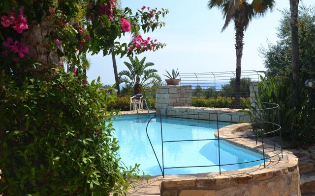 Galanias Hotel & Retreat