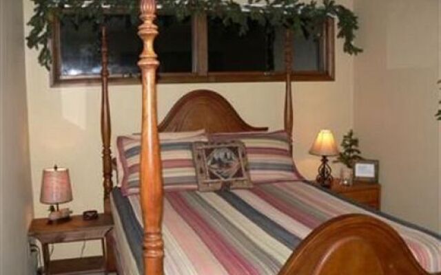 Whispering Oaks Bed & Breakfast