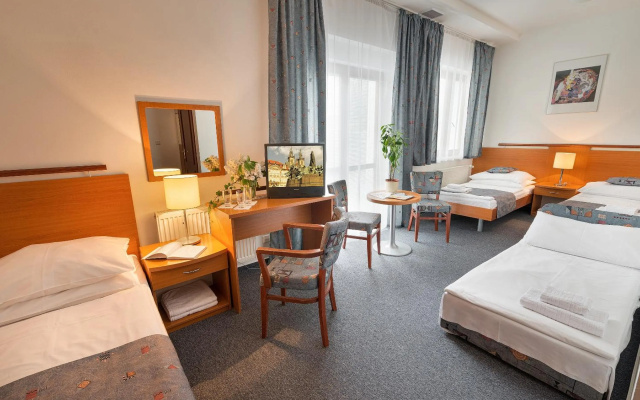 EA Hotel Populus