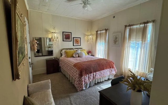 The Boho Buffalo Inn