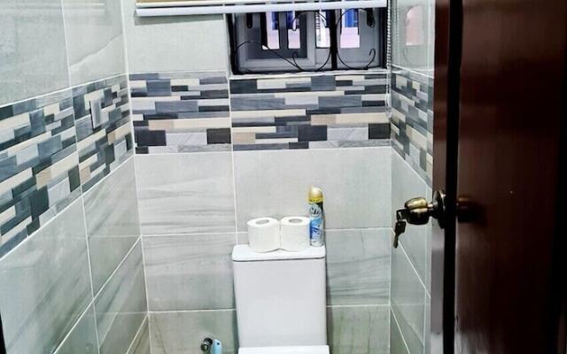 Modern Comfy & Quiet  Close to Highway