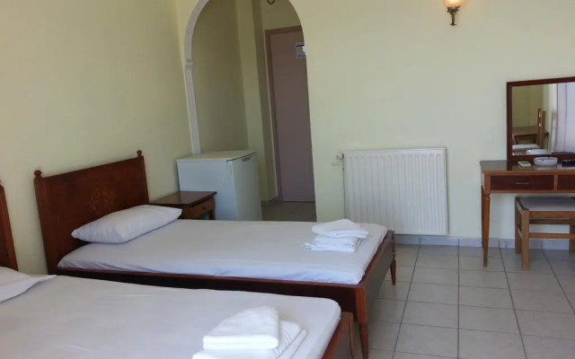 Artemis Hotel