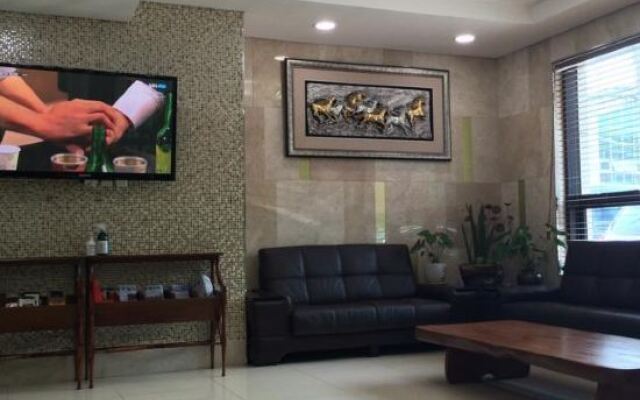 Tourist Hotel The Red