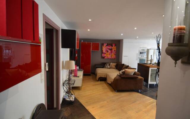 Modern apartment 6 persons with Jacuzzi in Nice Downtown