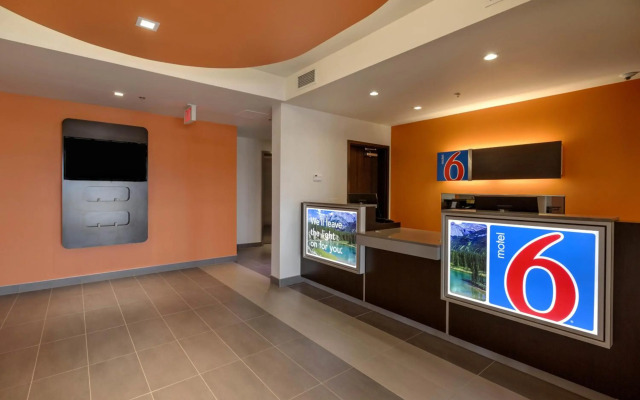 Motel 6 Airdrie, AB