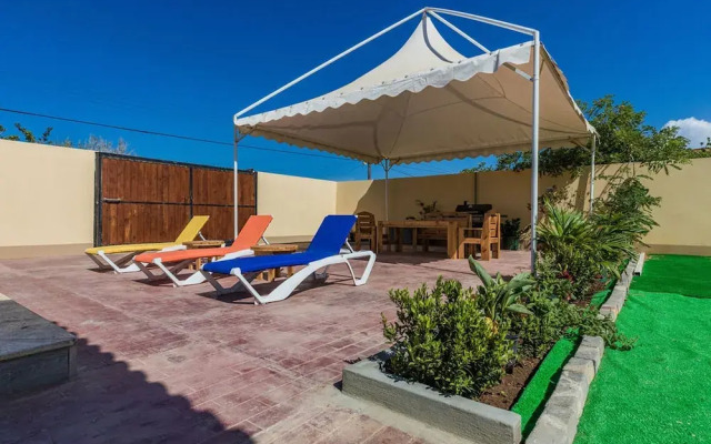 Rooi Santo Studio w King Size Bed Pool