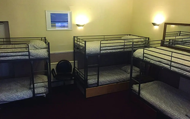 Bobby's Bunkhouse - Hostel