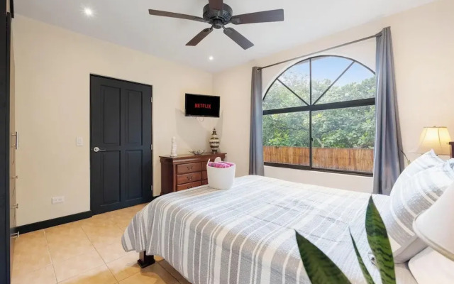 Suite 3 - Jaguar Beach & Pool 2 BR Condo