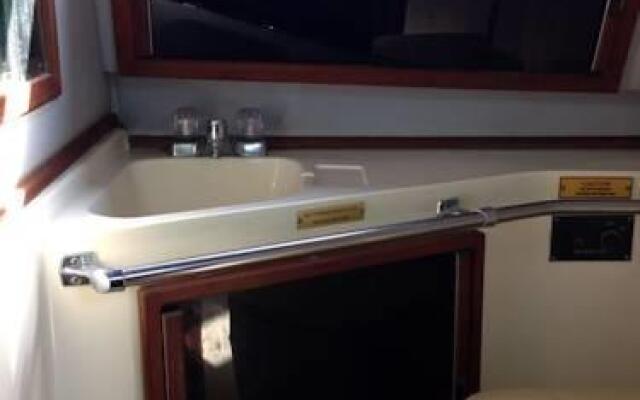 Que Bueno Yatch