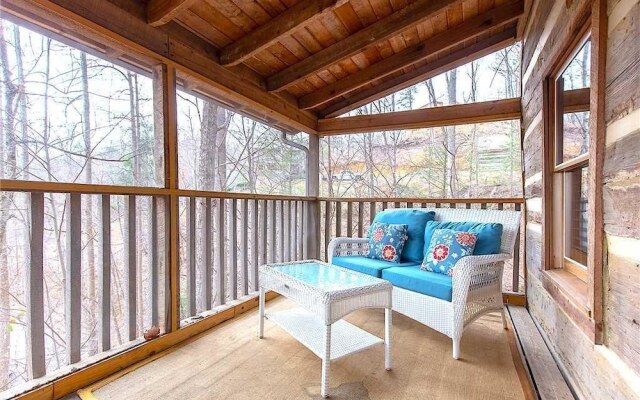 The Robins Nest - Two Bedroom Cabin