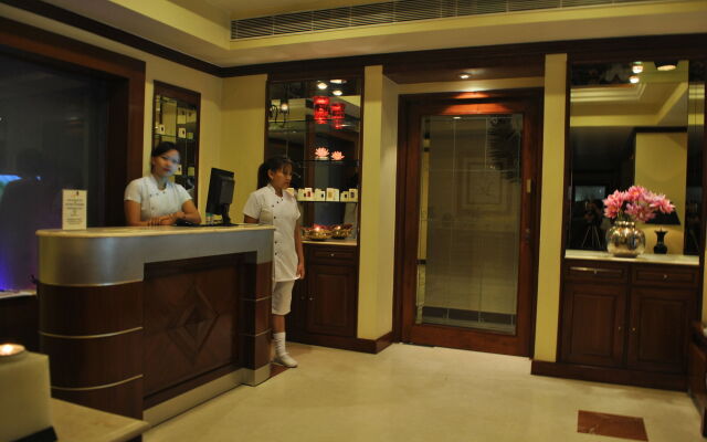 Dynasty Hotel