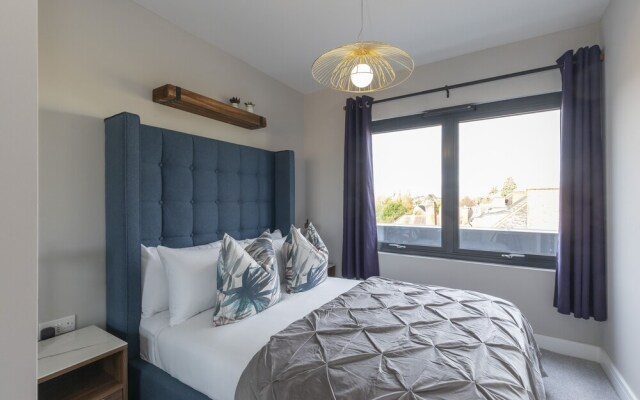 Elliot Oliver - Stunning 3 Bedroom Penthouse With Large Terrace And Parking