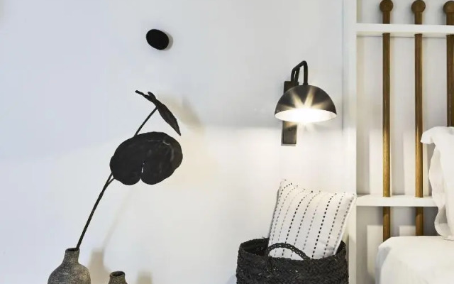 White and Co. La Torre Suites