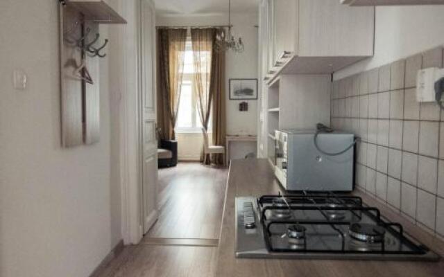 Goldcentral Apartment