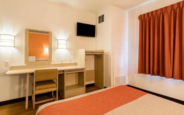 Motel 6 Newport, TN