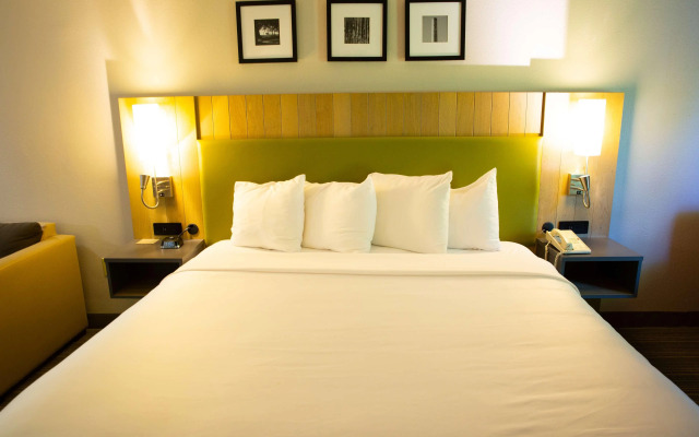 Country Inn & Suites by Radisson, Burlington (Elon), NC