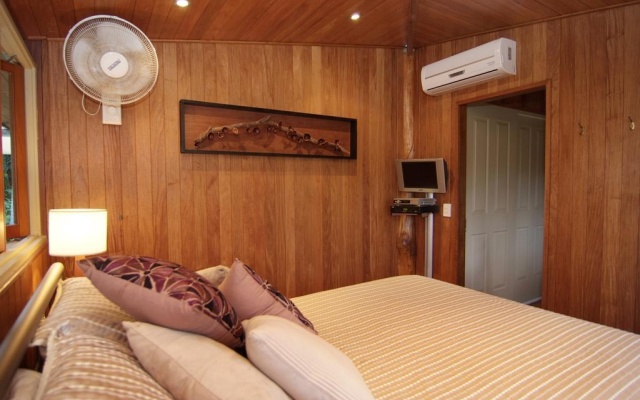 Port Douglas Valley Retreat – Guest Rooms – Mowbray
