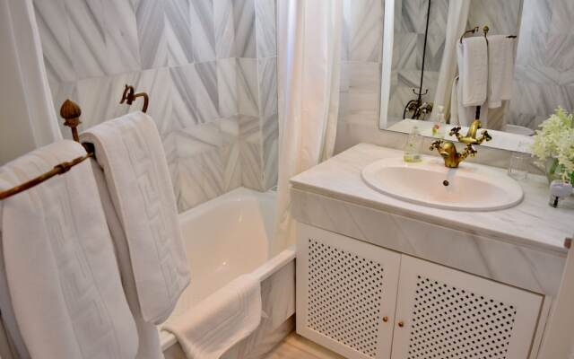 Apartamentos y Casas Serinamar Marbella