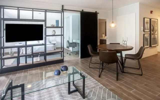 w Spacious 2BR in the Heart of Miraflores
