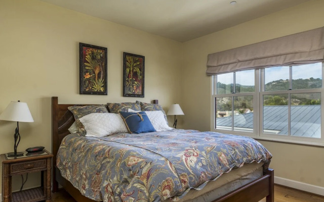 28 San Miguel 1 Bedroom Condo by Redawning