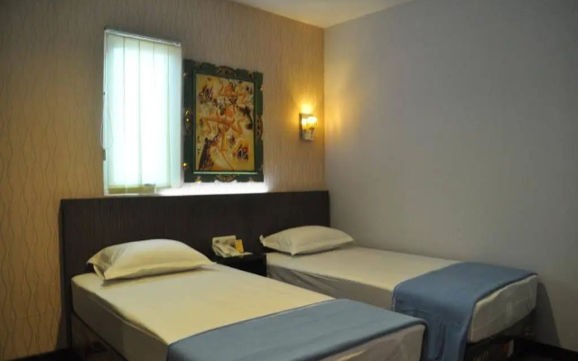 Hotel O Makassar near Losari Beach formerly Ocean View Hotel – Guest Rooms – Makassar