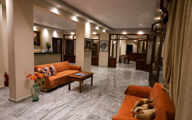 Bastas Hotel & Studios