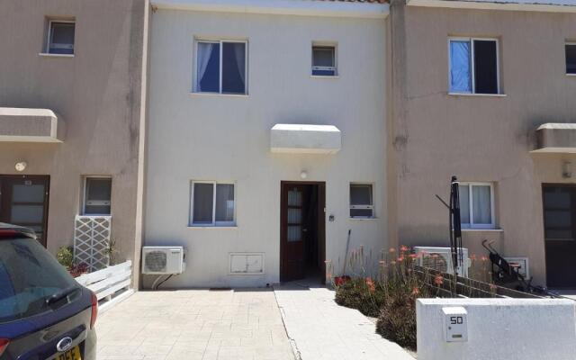 Beautiful 2-bed House in Mandria, Paphos