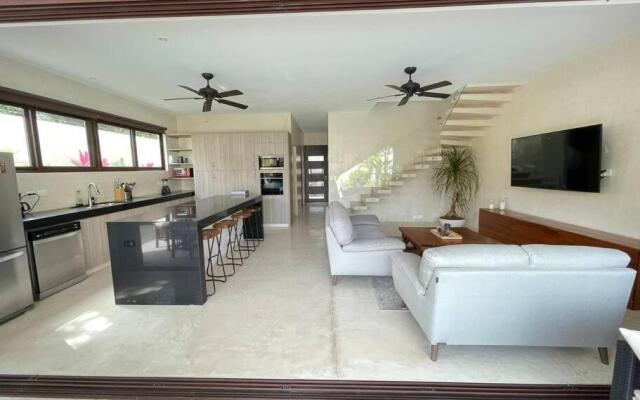 Luxury House Tomanoa - 10pers - 4rooms - Pool - HotJacuzzi - Speed Wifi -waterfall