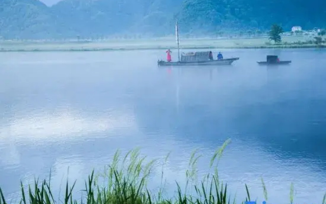 Shennongjia Lily Hotel (Dajiuhu Pingqian Ancient Town)