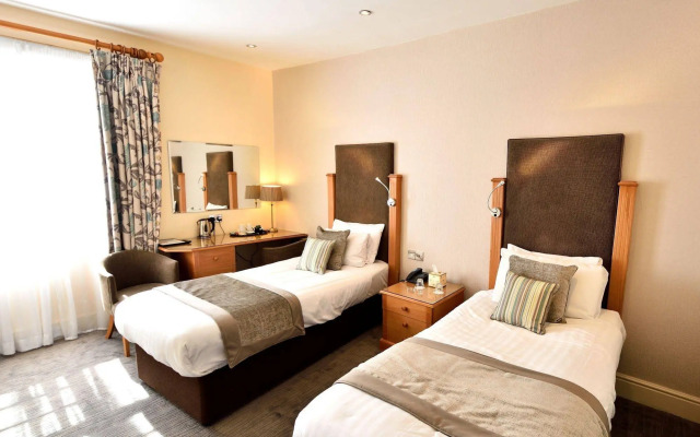 Queens Court Hotel