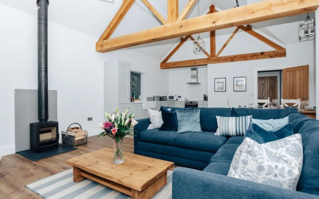 Woodvale Retreat - Sleeps 20