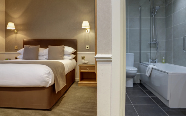 The Oaks Hotel