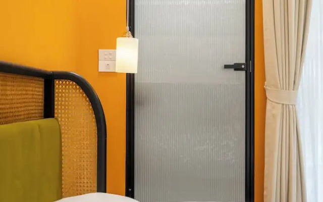 Little Balcony Hang Ca