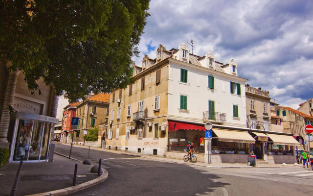 Rodrigo Apartments