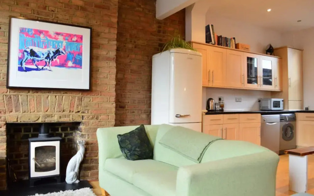 Spacious 2 Bedroom Apartment in Stoke Newington