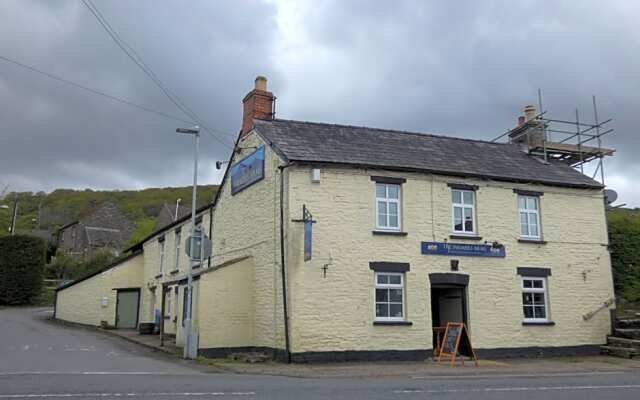 The Farmers Arms, Cwmdu
