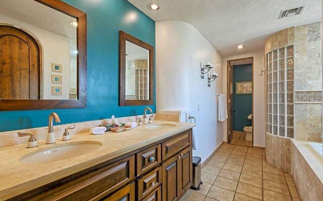 Bella Sirena Luxury Resort 205-D