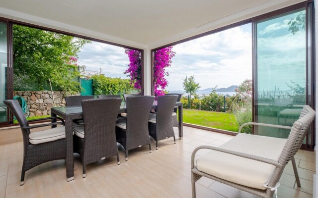 Flat With Sea View and Shared Pool in Bodrum