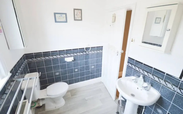 Spacious 3 Bedroom Home in Bath
