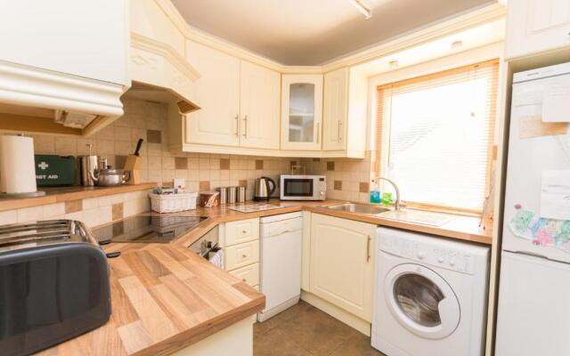 Excellent Location -Central Belfast - Parking - 4 Beds