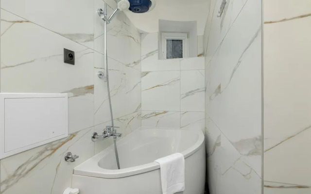 Central Kraków Apartment by Renters