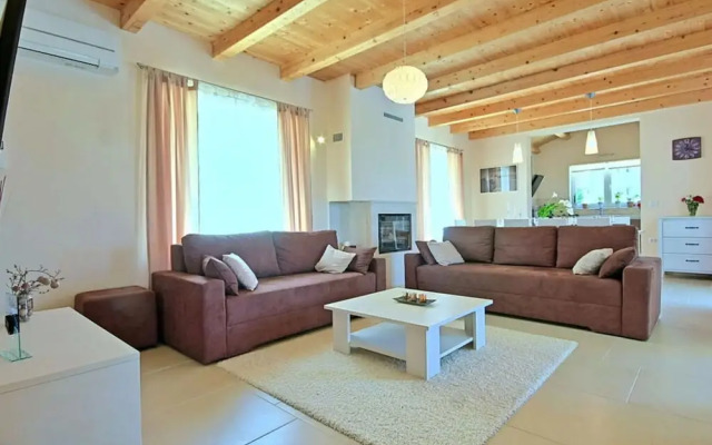 Patricia Comfortable Holiday Residence